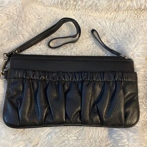 ILI New York Wristlet Wallet Genuine Leather Black